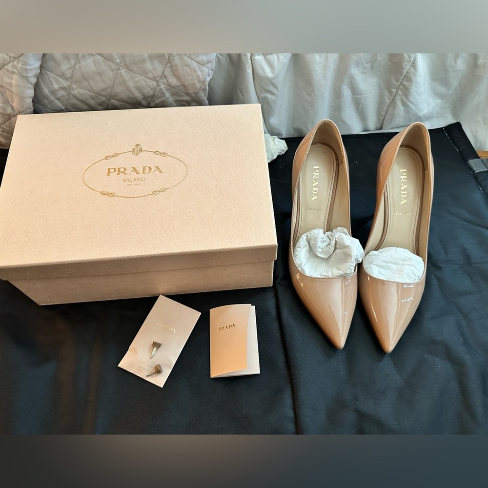 SOLD 💥 PRADA Nude patent leather pumps 38.5